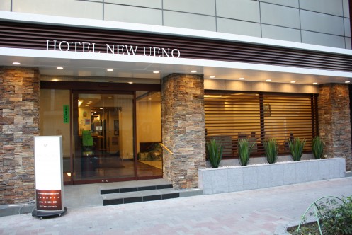 Hotel New Ueno入口・電腦放大