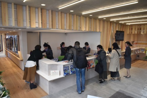  Inside view of Shinjuku Tourist Information・Computer_3