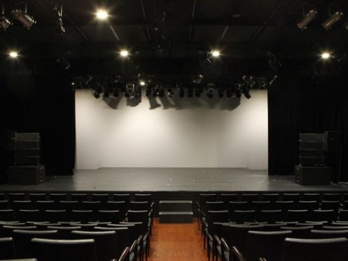 DDD AOYAMA CROSS THEATERのホール・pc_3