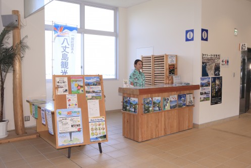 Reception desk of Hachijojima Tourism Association Sokodo Port Information Center・Computer_3