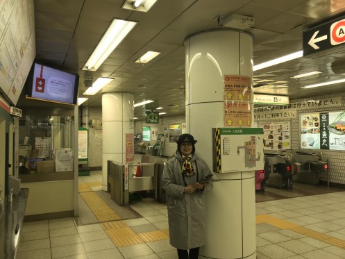 都営浅草線 人形町駅のスタッフ・pcズーム