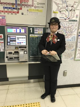 都営大江戸線 赤羽橋駅のスタッフ・pcズーム