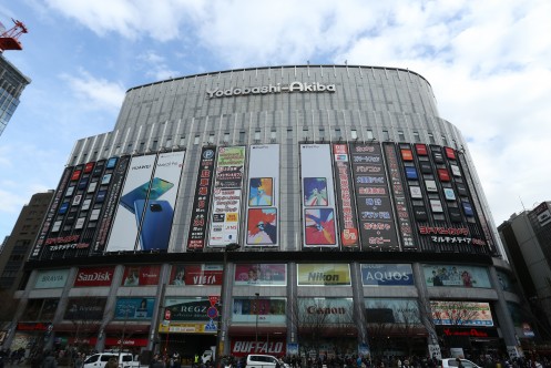 YODOBASHI CAMERA Multimedia秋葉店外觀・電腦放大