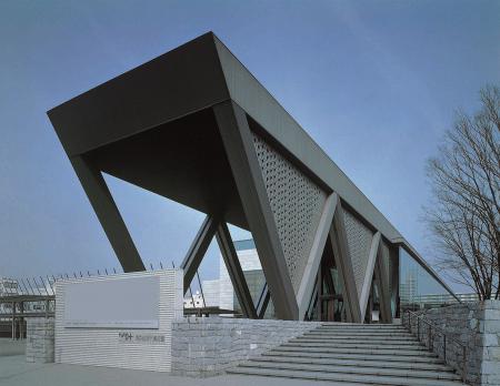 Exterior view of MUSEUM OF CONTEMPORARY ART TOKYO・ComputerZoom