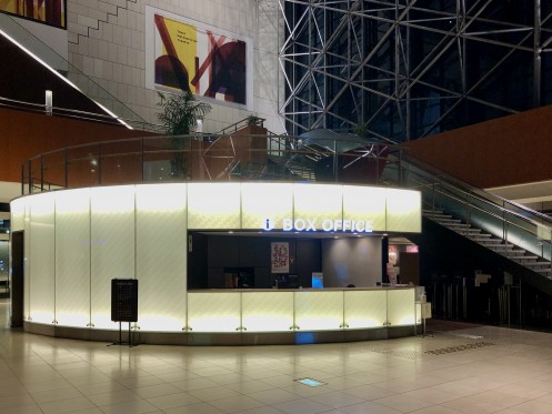 Reception desk of Tokyo Metropolitan Theatre・Computer_2