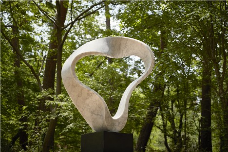 Close-up photo of a sculpture exhibited in the forest 2・Computer